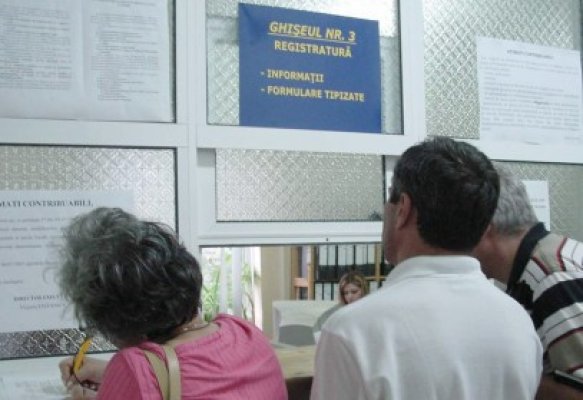 Contribuabilii sunt aşteptaţi să depună declaraţii la Fisc